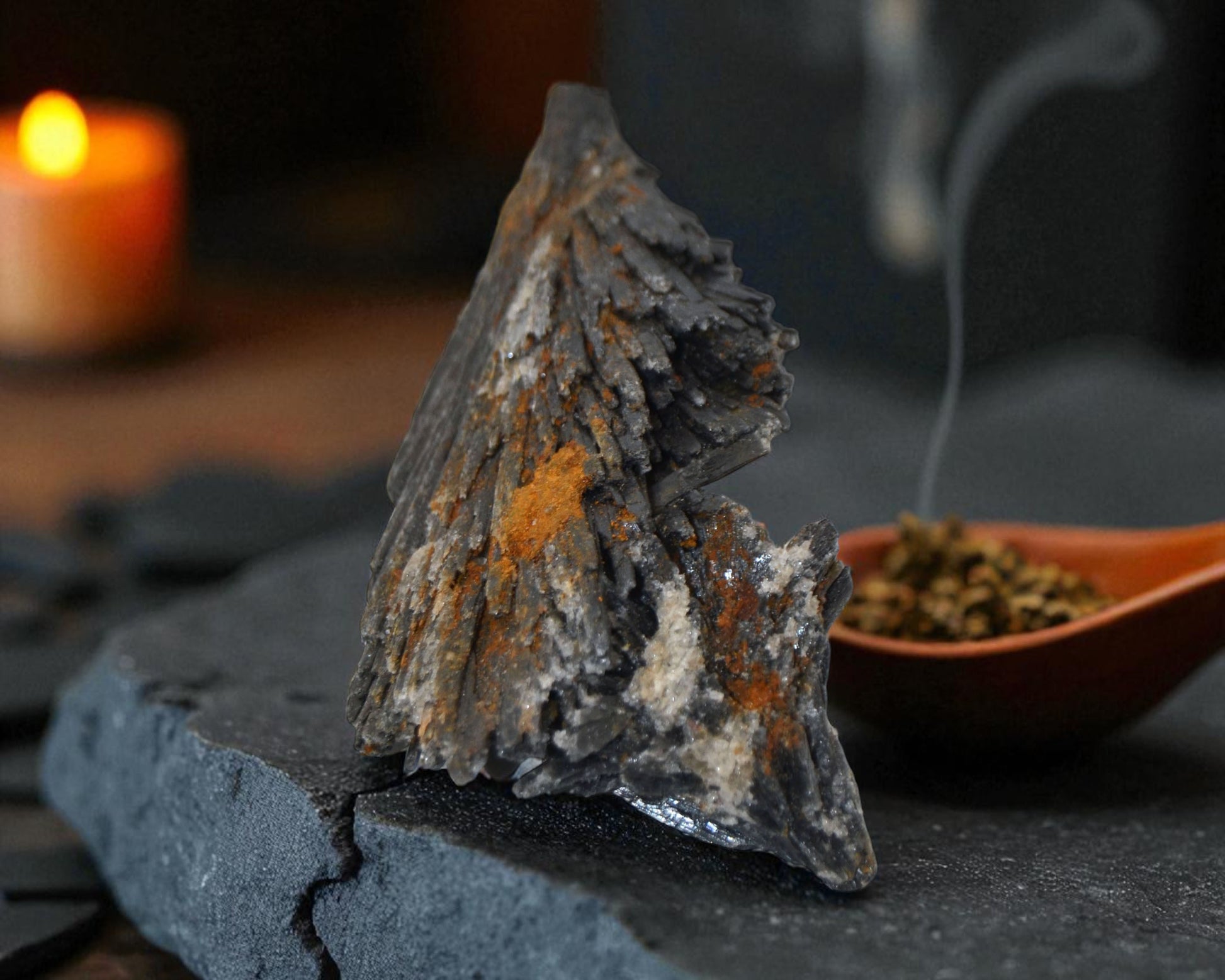 Black Natura lKyanite