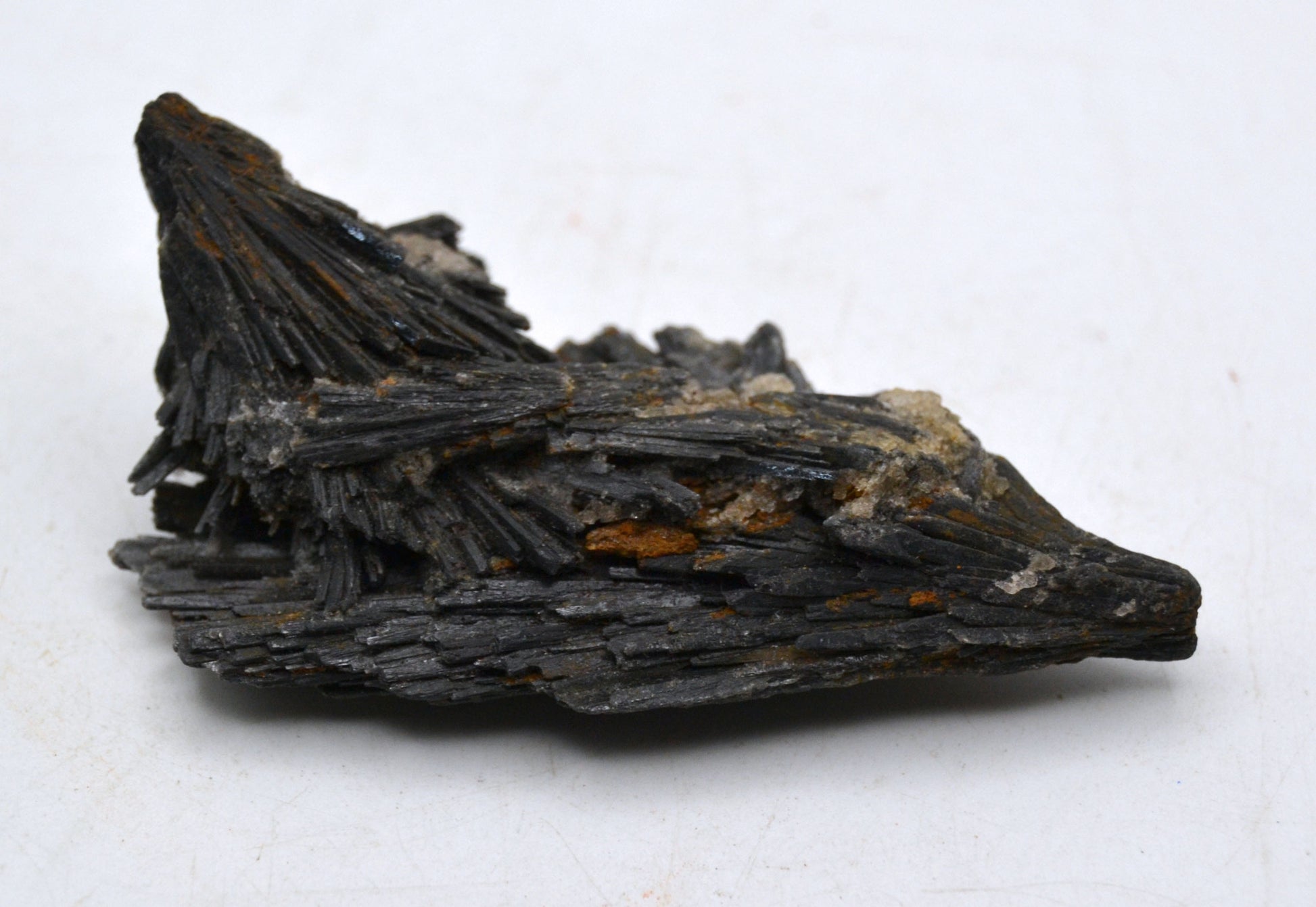Black Natura lKyanite