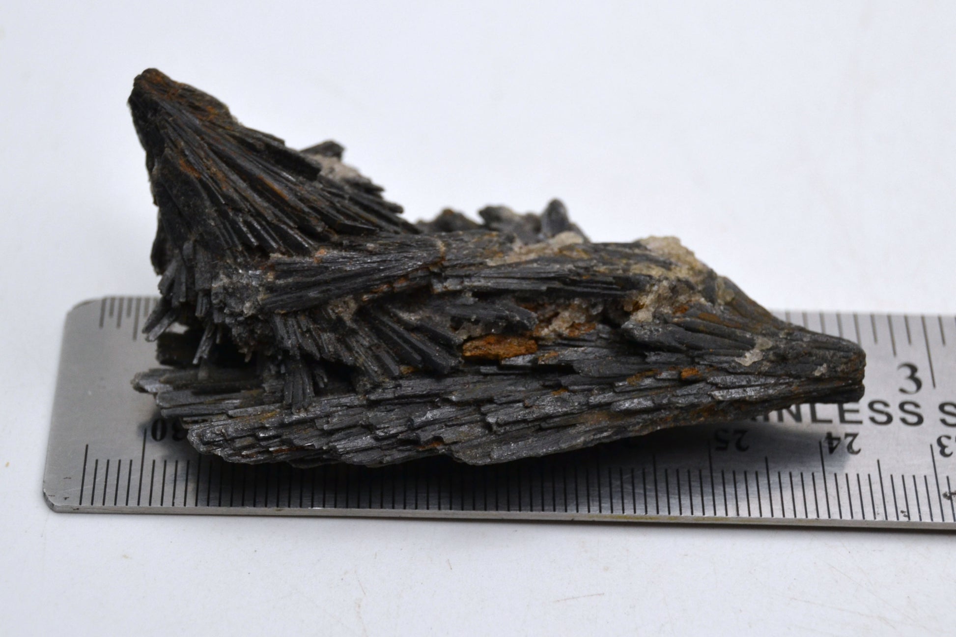 Black Natura lKyanite